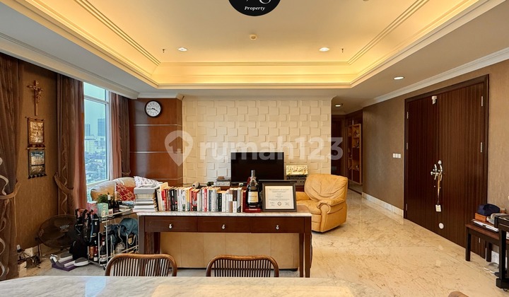 BOTANICA RESIDENCE, EXCLUSIVE, Luxury Residence in JAKARTA SELATAN, 2+1BR, PRIVATE LIFT, Best View, Unblocking View, Favorite Floor, ONLY 9M.