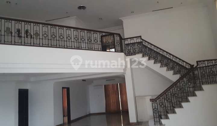 Dijual Kusuma Candra Penthouse. Scbd. 4Br. 358M. Harga 8M. 1