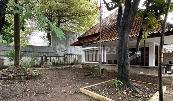 Jual Rumah Menteng, LT.760m²/LB.450m². 4BR. 2Bath. Harga 39M Jual Rumah Menteng, LT.760m²/LB.450m². 4BR. 2Bath. Harga 39M