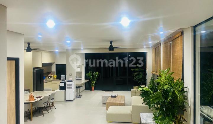 Rumah Kebayoran Baru. Lt.425/Lb.300. 2Br. 2Bath. SHM. Harga 10M