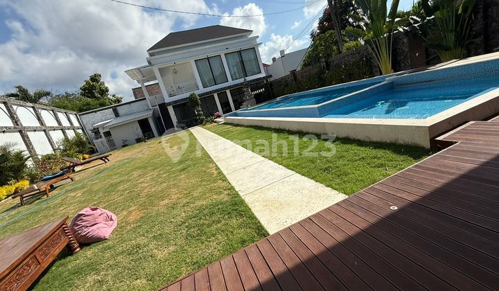 Luxury Villa for Sale in Kutuh Pandawa at a Low Price. Land Area 870m2. Price 19 Billion Negotiable.