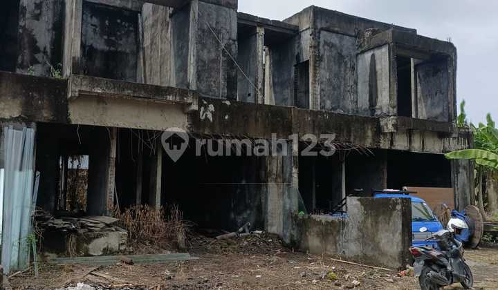 Land for Sale with Building on Jl. Badak Agung Renon. Land area 221 M2. Price 1.1 Billion per Are