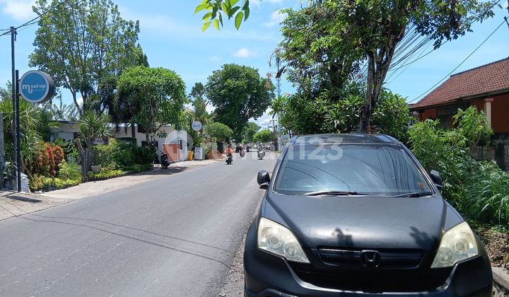 For Rent: Cheap Land on Main Road Kerobokan. Land area 2,570 m2. Price 18 Million Per Are Per Year. For Rent: Cheap Land on Main Road Kerobokan. Land area 2,570 m2. Price 18 Million Per Are Per Year.