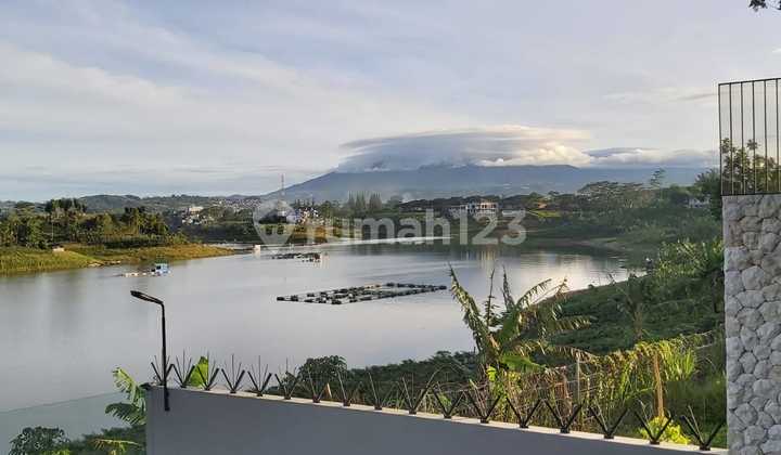 Lake View Luxury House, in Kota Baru Parahyangan