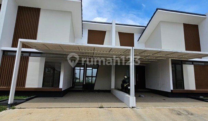 Rumah Minimalis 2 Kamar di Agung Podomoro Bandung dengan Carport & Taman 2