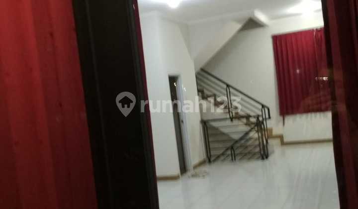 2-Storey Shop House on Main Road Taman Kopo Katapang, Ready to Use, Carport for 2 Cars 2