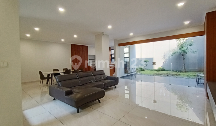 Rumah Mewah Siap Huni, Semi Furnished dan Strategis di Kawasan Elit - Batununggal Bandung 2