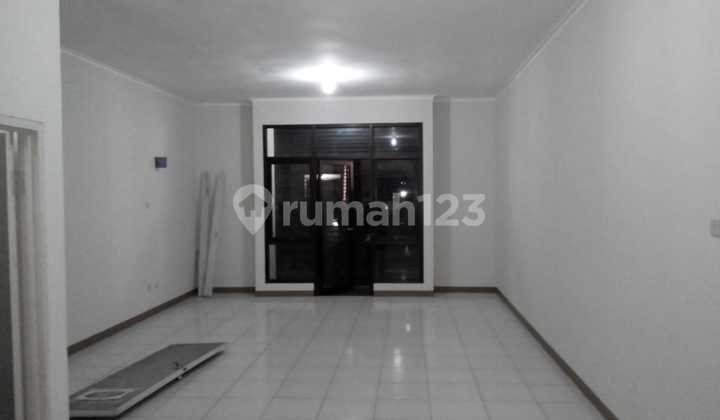 Two-Storey Shop House on Main Road, Taman Kopo Katapang, 5 Meters Wide, Ready to Use Two-Storey Shop House on Main Road, Taman Kopo Katapang, 5 Meters Wide, Ready to Use