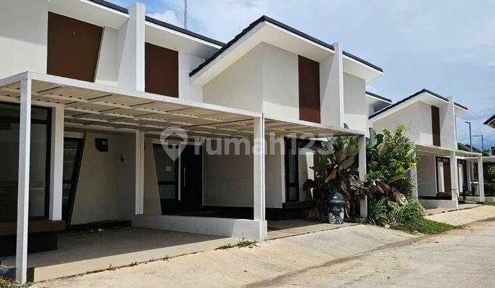 Rumah Minimalis 2 Kamar di Agung Podomoro Bandung dengan Carport & Taman