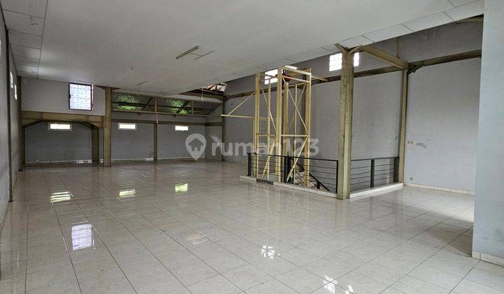 Rumah Cocok Untuk Ruang Usaha, Kantor, Gudang di Sayap Moch Toha, Bandung 1