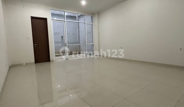 Well-Maintained 4-Story Shophouse, Strategic Location on Jl. Otista Bandung 2