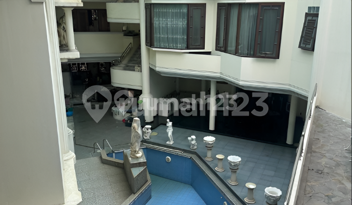 Rumah berkonsep Classic, Amandole, Tomang Jakarta Barat