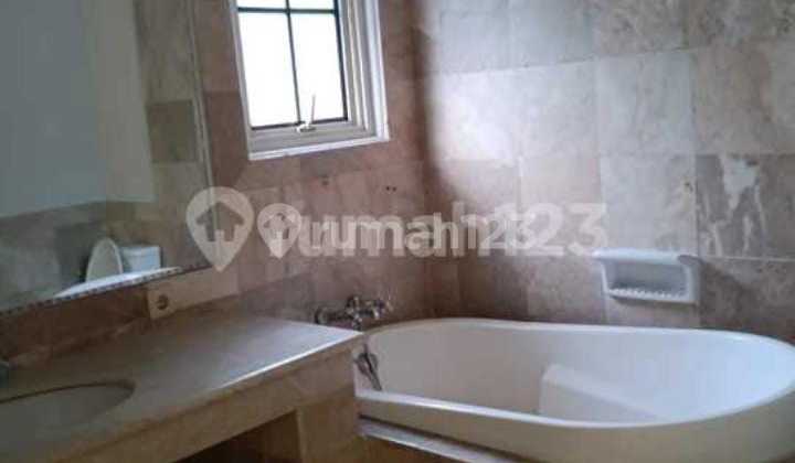 Disewakan Rumah 2 Lantai Di Taman Mediterania Golf Lippo Karawaci 2