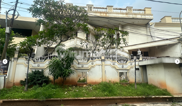 Rumah berkonsep Classic, Amandole, Tomang Jakarta Barat 2