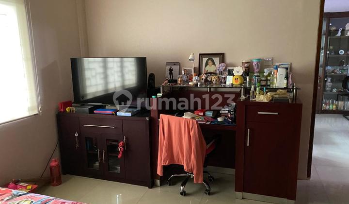 Rumah, 2 Lantai, Dekat Taman Kota, Bebas Banjir di Tangerang Kota 2