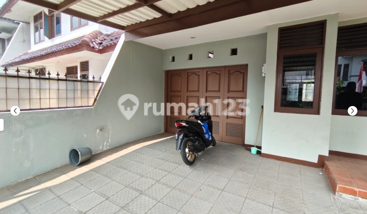 disewakan semi furnish rumah bergaya classic jati pulau puteri modernland 2