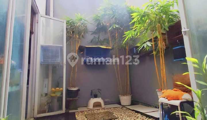 Rumah 2 Lantai Siap Huni Strategis, Aman, Nyaman, Tenang, Asri .lokasi Strategis Di Tengah Kota Ciledug
