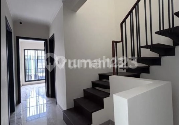 For Rent 3-Story House size 6x12 in Leonora Gading Serpong 2