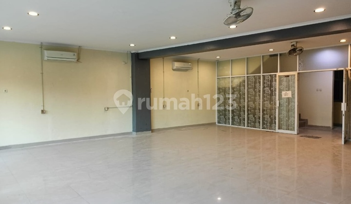 3-Storey Attached Shophouse in Daan Mogot, West Jakarta, Ready for Business 3-Storey Attached Shophouse in Daan Mogot, West Jakarta, Ready for Business