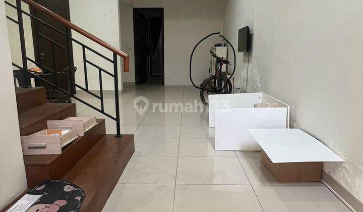 Dijual Cepat Rumah Rapi Siap Huni di Greenwich, Bsd Tangerang 2