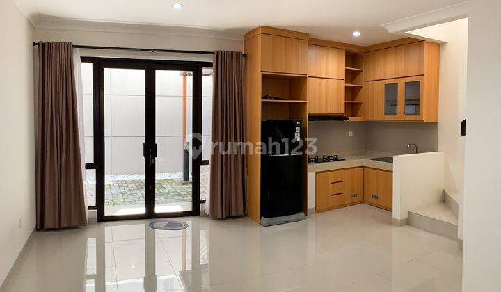 Disewakan Rumah Semi Furnished 2 Lantai Podomoro Park 2