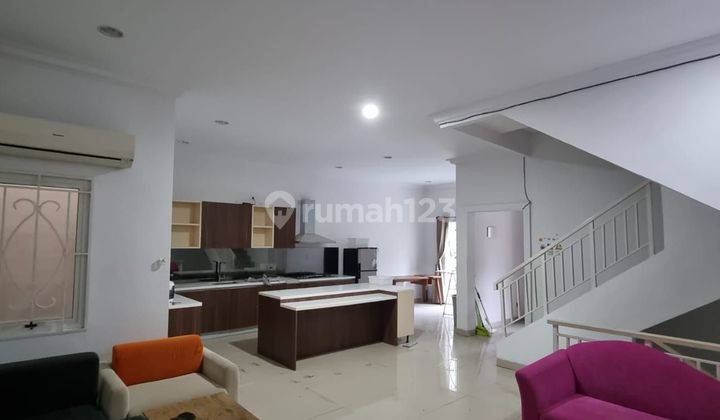 Di Sewa Rumah Town House Emerald Furnish Pik 1