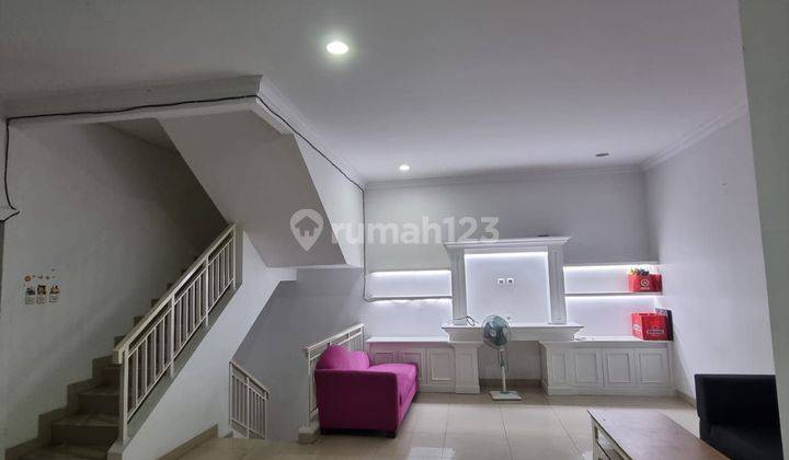 Di Sewa Rumah Town House Emerald Furnish Pik 2