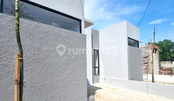 READY TO OCCUPY MINIMALIST HOUSE IN A STRATEGIC LOCATION 2