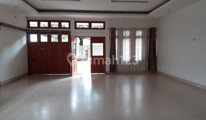 Rumah atau Ruang Usaha di Jl. Soekarno Hatta