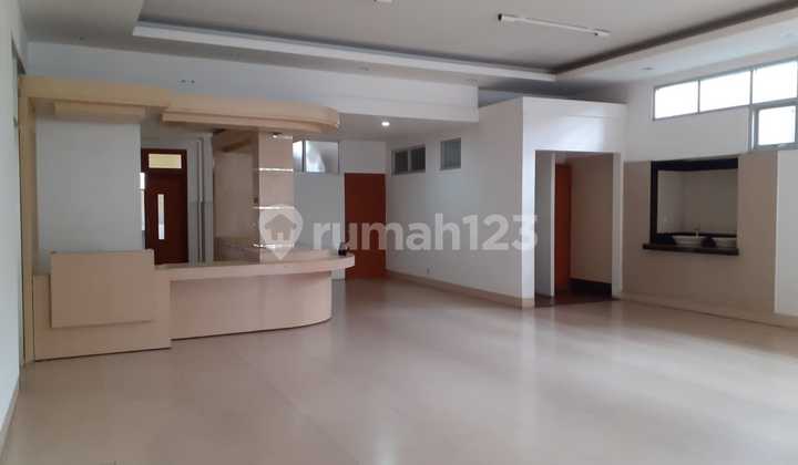 House or Commercial Space on Jl. Soekarno Hatta 2
