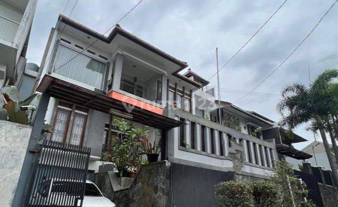 Rumah Modern Sangat Terawat Di Sayap Awiligar 1