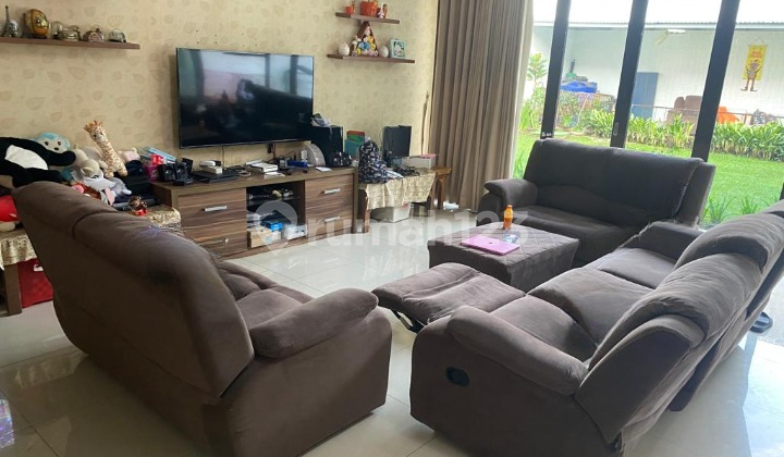 Rumah Luas Ada Taman di Cipaku Indah Bandung