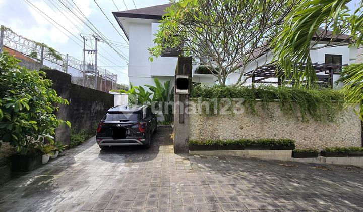 Dijual/Disewakan Villa Modern Tropis Jimbaran Bawah Fully Furnished 2