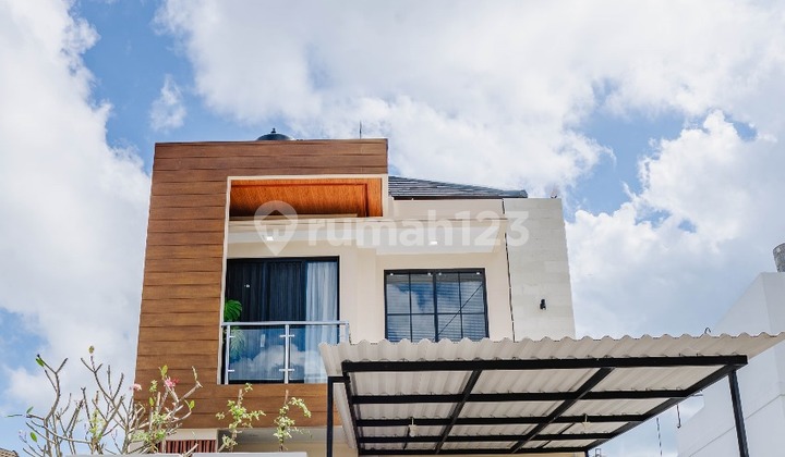 Modern, comfortable, and secure residence with a One Gate System facility. Puri Gading Complex, Jimbaran, Badung. Modern, comfortable, and secure residence with a One Gate System facility. Puri Gading Complex, Jimbaran, Badung.