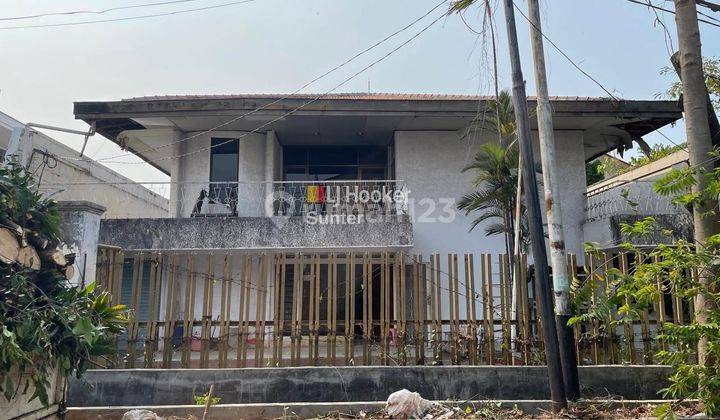 Rumah 2 Lantai Unfurnished HGB di Jl. Parang Tritis 4, Jakarta Utara 2