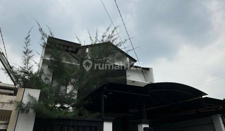 Rumah Sultan 3 Lantai, Fully Furnished Lokasi Tengah Kota 1