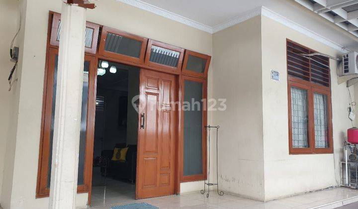 Rumah 2 lantai siap huni di Tomang Jakarta Barat SHM Rumah Sudah Renovasi Timur 1