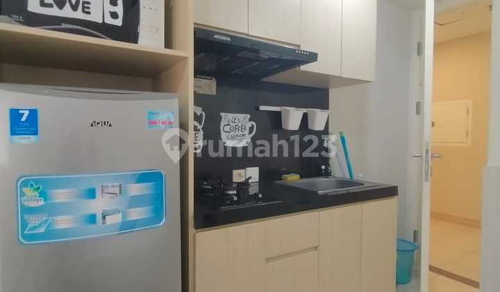 Studio Apartment Springlake Summarecon Tower Davalia Furnished