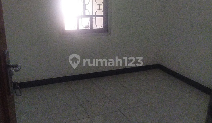 Rumah 2 Lantai Siap Huni Dekat Stasiun Buaran 2