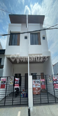 Rumah Imut 2 Lantai Posisi Depan Dekat Spbu Pondok Ungu Permai 