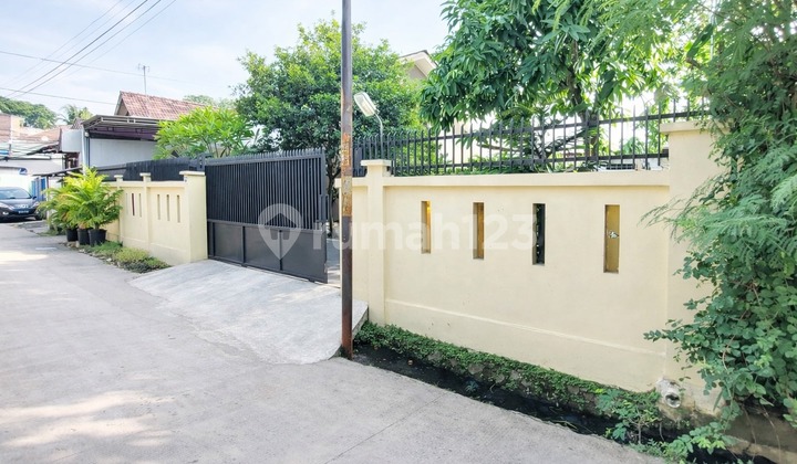 For Sale Rare Opportunity 420M2 Spacious House in Margahayu East Bekasi 2