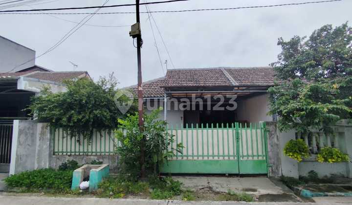 BELOW MARKET PRICE! 2-Bedroom House, Flood-Free in Wisma Asri North Bekasi BELOW MARKET PRICE! 2-Bedroom House, Flood-Free in Wisma Asri North Bekasi