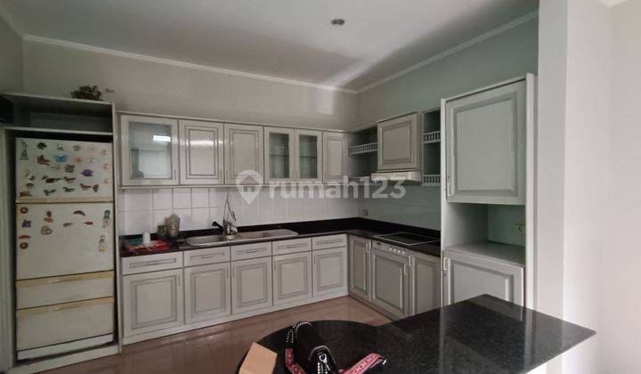 Dijual Rumah Strategis di Tunjung Biru, Villa Duta 2