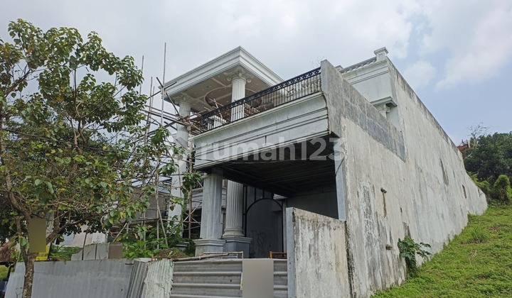 tampak depan  dijual rumah bali hill di