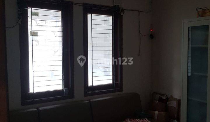 ruang tamu rumah di bumi sentosa cibinong