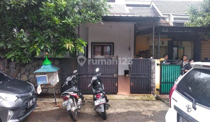 tampak depan rumah di perum royal park