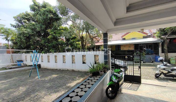 garasi/carport dijual rumah di perum tatya