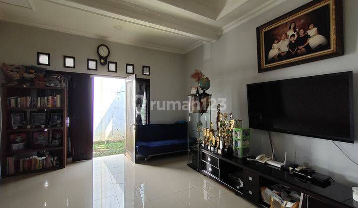 ruang keluarga dijual rumah di perum tatya