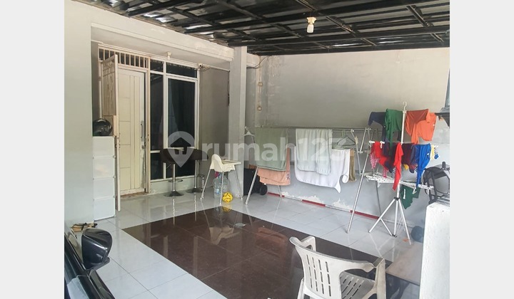 tampak depan dijual rumah tinggal di villa