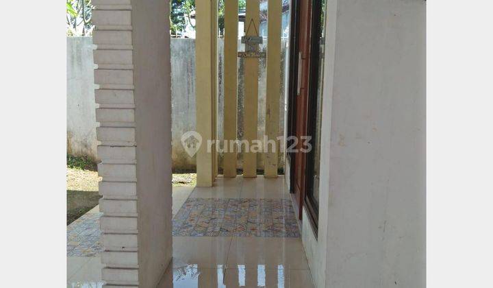 tampak depan dijual rumah di cluster holly